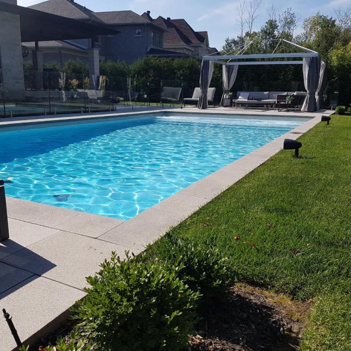 Installation de piscine creusée Laval