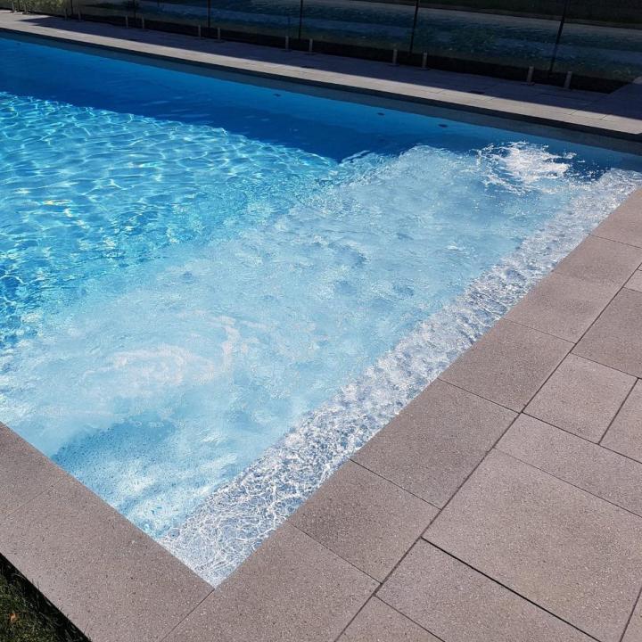 Installation de piscine creusée Laval