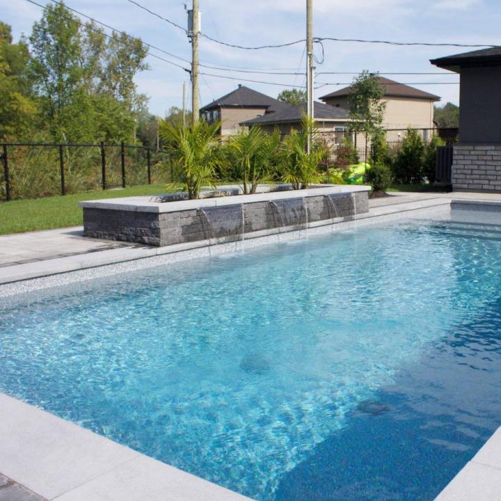 Installation de piscine creusée Laval