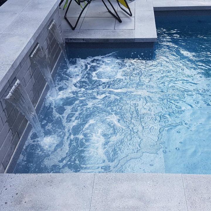 Installation de piscine creusée Laval