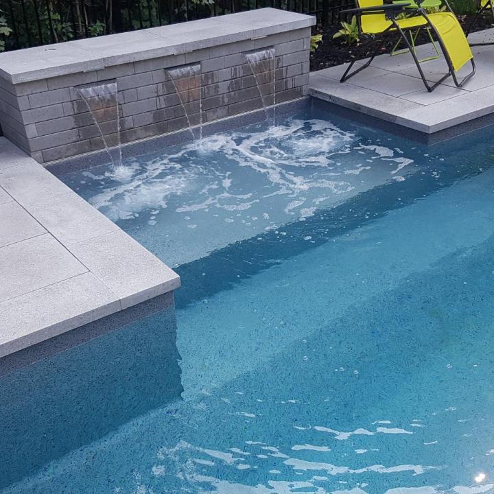 Installation de piscine creusée Laval