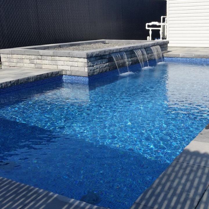 Installation de piscine creusée Laval